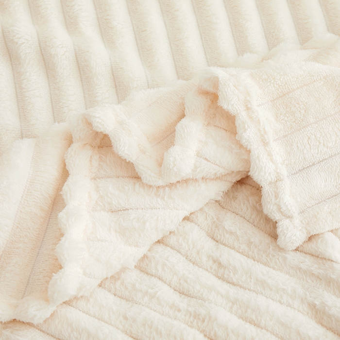 91家纺网 家纺一手货源 找家纺 楼兰公主毛毯专供 2025新款大抽条+羊羔绒绒毯盖毯毯子 单层大抽条绒毯- 雪白