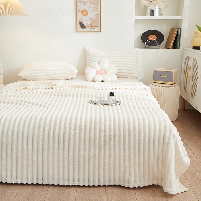 91家纺网 家纺一手货源 找家纺 楼兰公主毛毯专供 2025新款大抽条+羊羔绒绒毯盖毯毯子 单层大抽条绒毯- 雪白