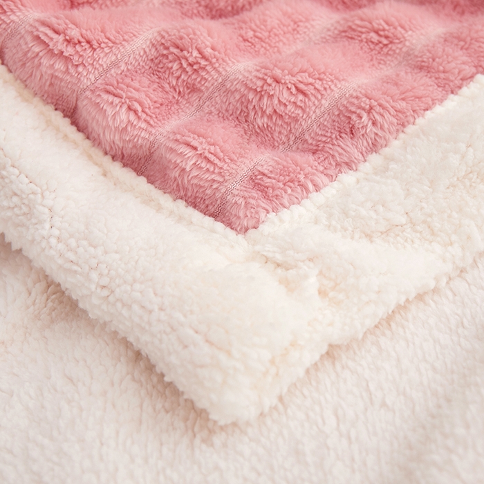 91家纺网 家纺一手货源 找家纺 楼兰公主毛毯专供 2025新款大抽条+羊羔绒绒毯盖毯毯子 双层大抽条+羊羔绒绒毯-豆粉