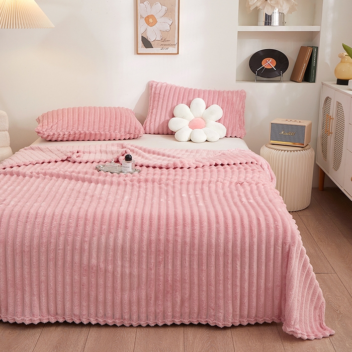 91家纺网 家纺一手货源 找家纺 楼兰公主毛毯专供 2025新款大抽条+羊羔绒绒毯盖毯毯子 单层大抽条绒毯-豆粉