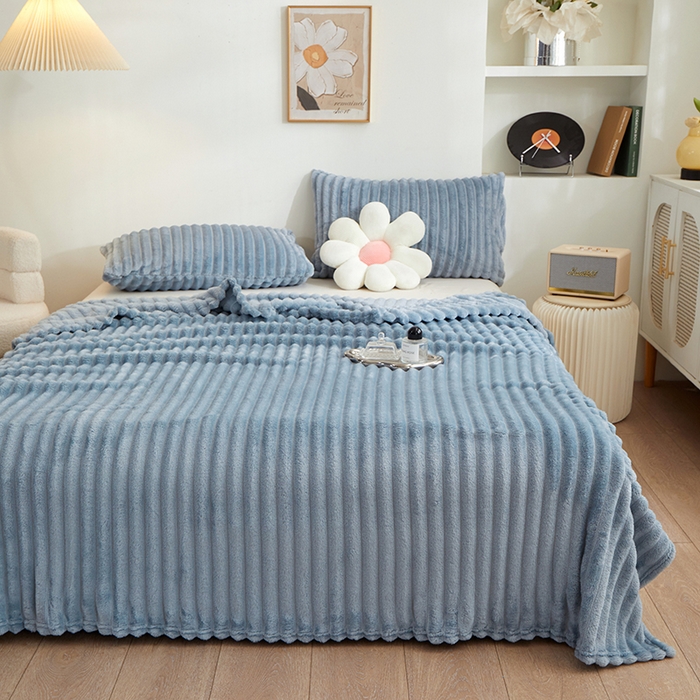 91家纺网 家纺一手货源 找家纺 楼兰公主毛毯专供 2025新款大抽条+羊羔绒绒毯盖毯毯子 单层大抽条绒毯-蓝灰