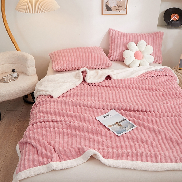 91家纺网 家纺一手货源 找家纺 楼兰公主毛毯专供 2025新款大抽条+羊羔绒绒毯盖毯毯子 双层大抽条+羊羔绒绒毯-豆粉