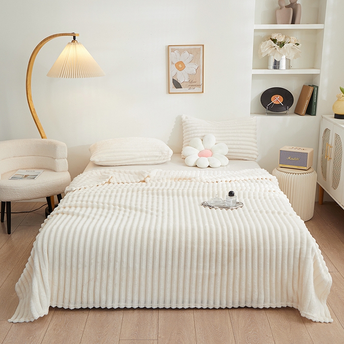 91家纺网 家纺一手货源 找家纺 楼兰公主毛毯专供 2025新款大抽条+羊羔绒绒毯盖毯毯子 单层大抽条绒毯- 雪白