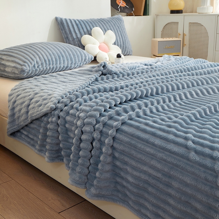 91家纺网 家纺一手货源 找家纺 楼兰公主毛毯专供 2025新款大抽条+羊羔绒绒毯盖毯毯子 单层大抽条绒毯-蓝灰
