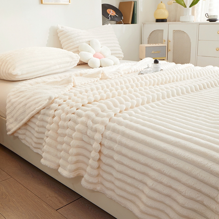 91家纺网 家纺一手货源 找家纺 楼兰公主毛毯专供 2025新款大抽条+羊羔绒绒毯盖毯毯子 单层大抽条绒毯- 雪白