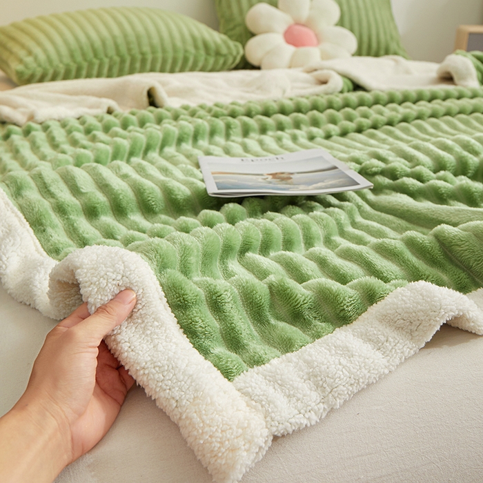 91家纺网 家纺一手货源 找家纺 楼兰公主毛毯专供 2025新款大抽条+羊羔绒绒毯盖毯毯子 双层大抽条+羊羔绒绒毯-果绿