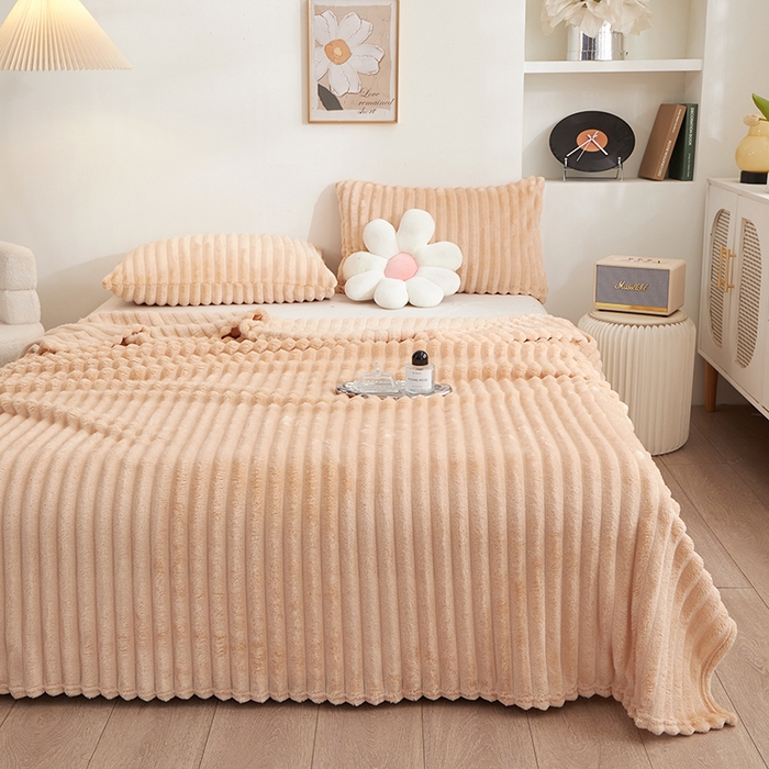 91家纺网 家纺一手货源 找家纺 楼兰公主毛毯专供 2025新款大抽条+羊羔绒绒毯盖毯毯子 单层大抽条绒毯-卡其