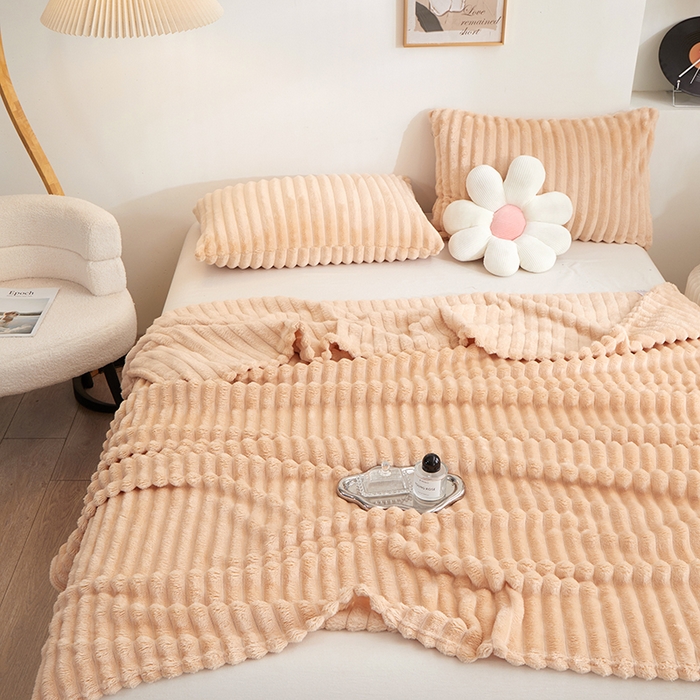 91家纺网 家纺一手货源 找家纺 楼兰公主毛毯专供 2025新款大抽条+羊羔绒绒毯盖毯毯子 单层大抽条绒毯-卡其