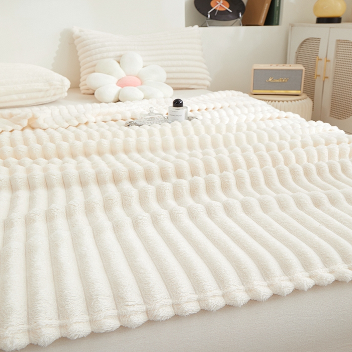 91家纺网 家纺一手货源 找家纺 楼兰公主毛毯专供 2025新款大抽条+羊羔绒绒毯盖毯毯子 单层大抽条绒毯- 雪白