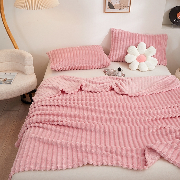 91家纺网 家纺一手货源 找家纺 楼兰公主毛毯专供 2025新款大抽条+羊羔绒绒毯盖毯毯子 单层大抽条绒毯-豆粉