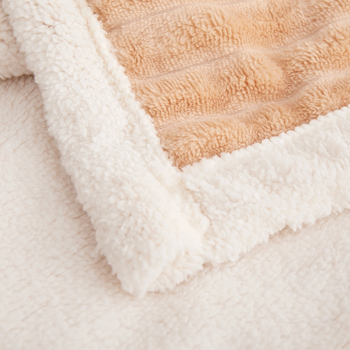 91家纺网 家纺一手货源 找家纺 楼兰公主毛毯专供 2025新款大抽条+羊羔绒绒毯盖毯毯子 双层大抽条+羊羔绒绒毯-卡其