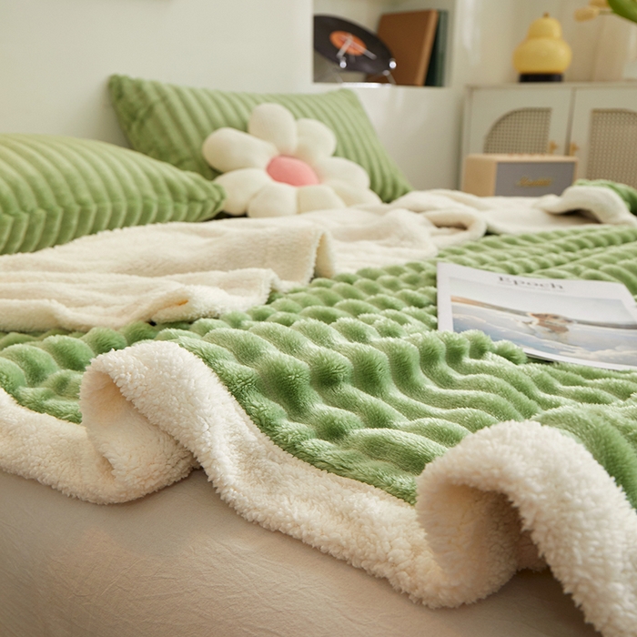 91家纺网 家纺一手货源 找家纺 楼兰公主毛毯专供 2025新款大抽条+羊羔绒绒毯盖毯毯子 双层大抽条+羊羔绒绒毯-果绿