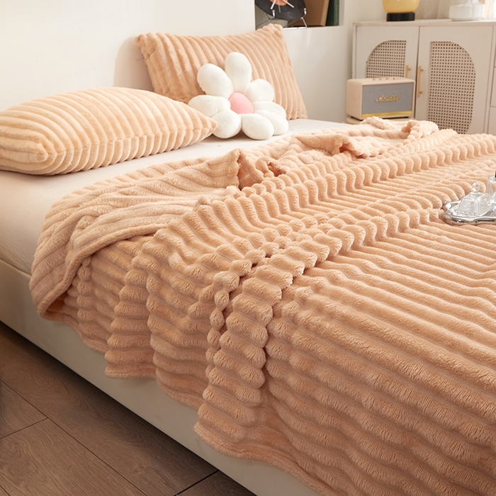 91家纺网 家纺一手货源 找家纺 楼兰公主毛毯专供 2025新款大抽条+羊羔绒绒毯盖毯毯子 单层大抽条绒毯-卡其