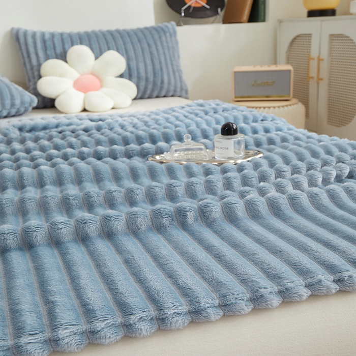 91家纺网 家纺一手货源 找家纺 楼兰公主毛毯专供 2025新款大抽条+羊羔绒绒毯盖毯毯子 单层大抽条绒毯-蓝灰
