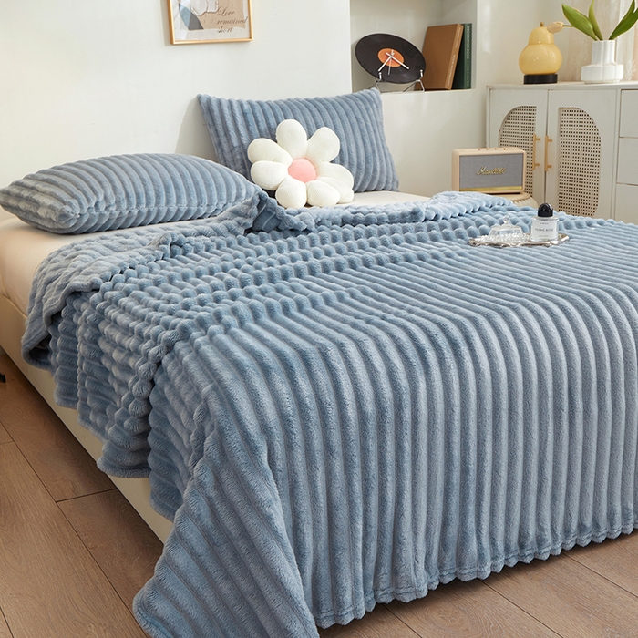 91家纺网 家纺一手货源 找家纺 楼兰公主毛毯专供 2025新款大抽条+羊羔绒绒毯盖毯毯子 单层大抽条绒毯-蓝灰