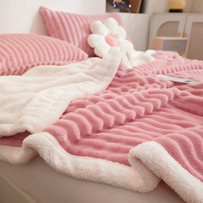 91家纺网 家纺一手货源 找家纺 楼兰公主毛毯专供 2025新款大抽条+羊羔绒绒毯盖毯毯子 双层大抽条+羊羔绒绒毯-豆粉