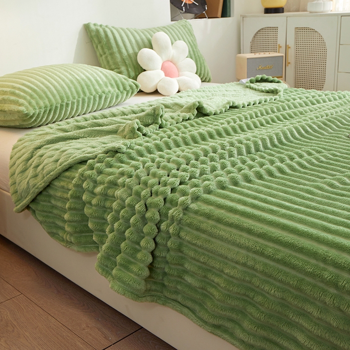 91家纺网 家纺一手货源 找家纺 楼兰公主毛毯专供 2025新款大抽条+羊羔绒绒毯盖毯毯子 单层大抽条绒毯-果绿