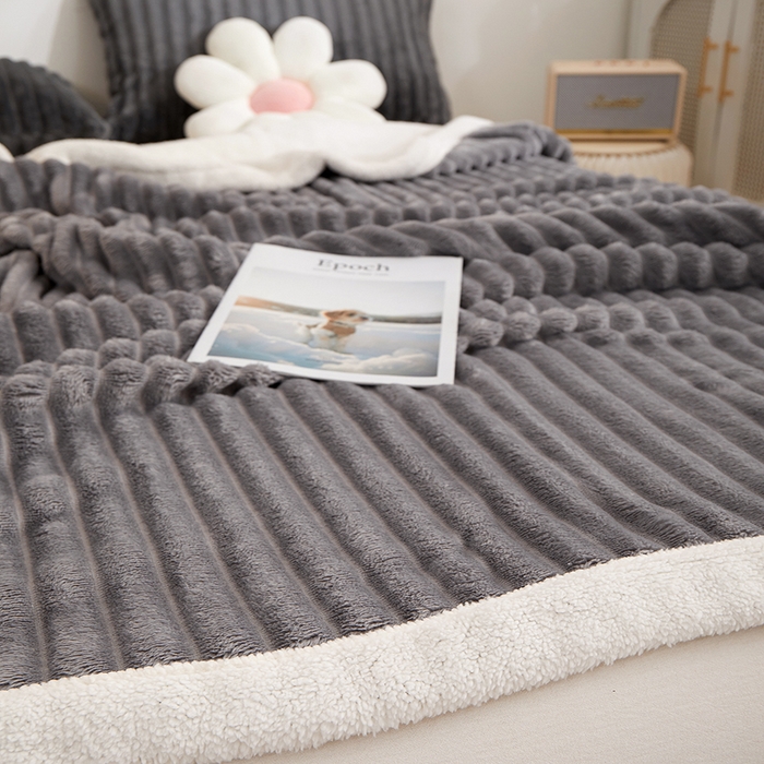 91家纺网 家纺一手货源 找家纺 楼兰公主毛毯专供 2025新款大抽条+羊羔绒绒毯盖毯毯子 双层大抽条+羊羔绒绒毯-浅灰