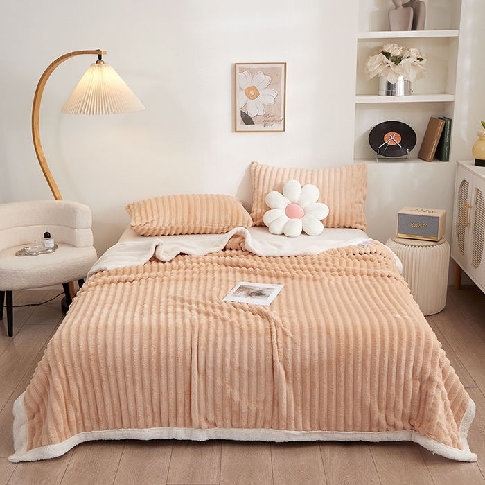 91家纺网 家纺一手货源 找家纺 楼兰公主毛毯专供 2025新款大抽条+羊羔绒绒毯盖毯毯子 双层大抽条+羊羔绒绒毯-卡其