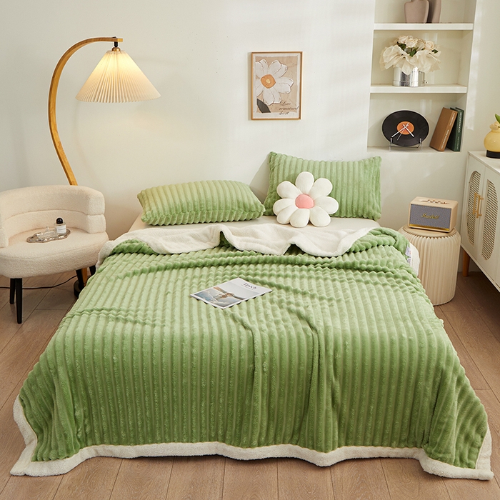 91家纺网 家纺一手货源 找家纺 楼兰公主毛毯专供 2025新款大抽条+羊羔绒绒毯盖毯毯子 双层大抽条+羊羔绒绒毯-果绿