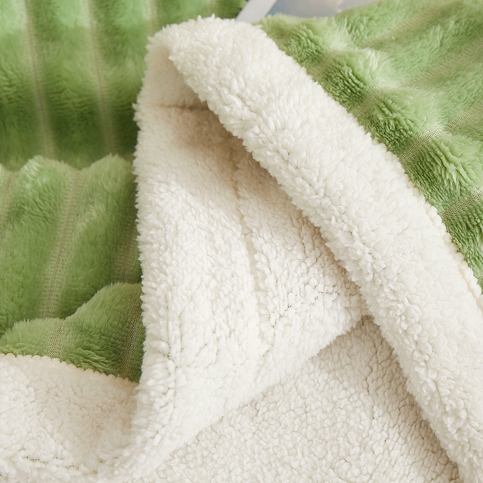 91家纺网 家纺一手货源 找家纺 楼兰公主毛毯专供 2025新款大抽条+羊羔绒绒毯盖毯毯子 双层大抽条+羊羔绒绒毯-果绿