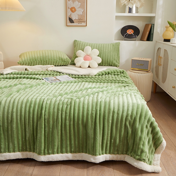 91家纺网 家纺一手货源 找家纺 楼兰公主毛毯专供 2025新款大抽条+羊羔绒绒毯盖毯毯子 双层大抽条+羊羔绒绒毯-果绿