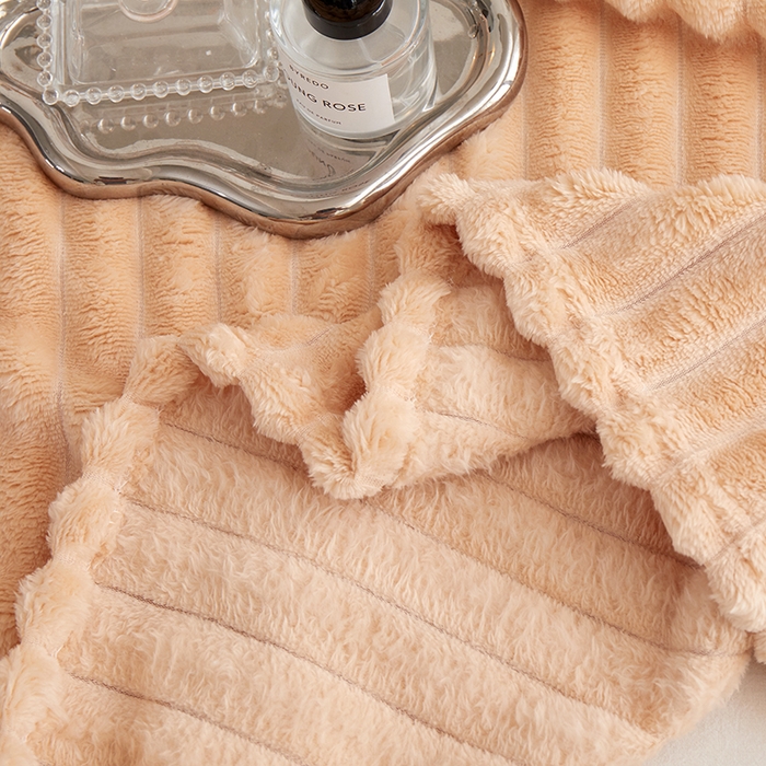 91家纺网 家纺一手货源 找家纺 楼兰公主毛毯专供 2025新款大抽条+羊羔绒绒毯盖毯毯子 单层大抽条绒毯-卡其