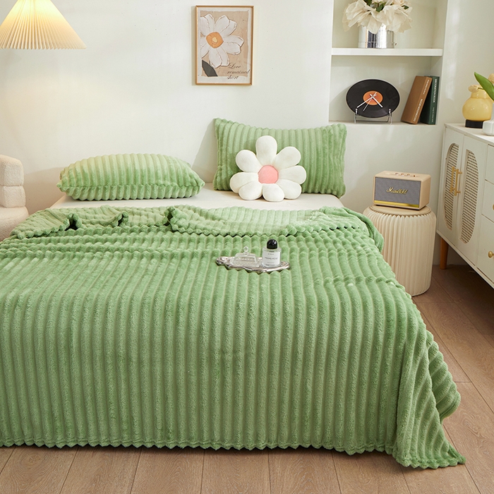 91家纺网 家纺一手货源 找家纺 楼兰公主毛毯专供 2025新款大抽条+羊羔绒绒毯盖毯毯子 单层大抽条绒毯-果绿