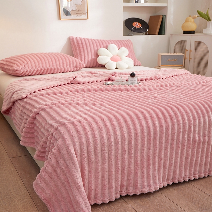 91家纺网 家纺一手货源 找家纺 楼兰公主毛毯专供 2025新款大抽条+羊羔绒绒毯盖毯毯子 单层大抽条绒毯-豆粉