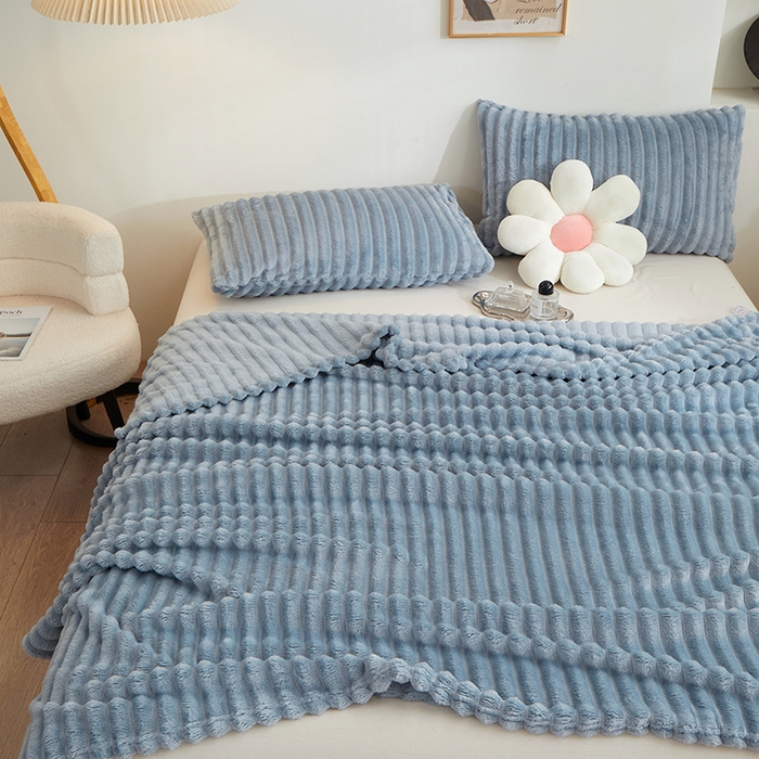 91家纺网 家纺一手货源 找家纺 楼兰公主毛毯专供 2025新款大抽条+羊羔绒绒毯盖毯毯子 单层大抽条绒毯-蓝灰