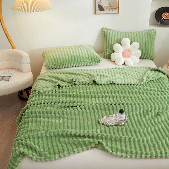 91家纺网 家纺一手货源 找家纺 楼兰公主毛毯专供 2025新款大抽条+羊羔绒绒毯盖毯毯子 单层大抽条绒毯-果绿