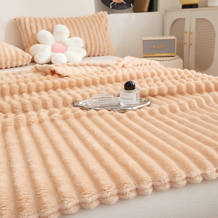 91家纺网 家纺一手货源 找家纺 楼兰公主毛毯专供 2025新款大抽条+羊羔绒绒毯盖毯毯子 单层大抽条绒毯-卡其