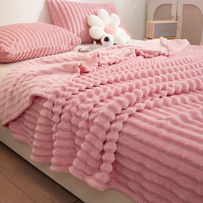 91家纺网 家纺一手货源 找家纺 楼兰公主毛毯专供 2025新款大抽条+羊羔绒绒毯盖毯毯子 单层大抽条绒毯-豆粉