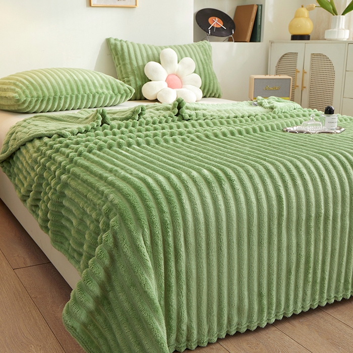 91家纺网 家纺一手货源 找家纺 楼兰公主毛毯专供 2025新款大抽条+羊羔绒绒毯盖毯毯子 单层大抽条绒毯-果绿