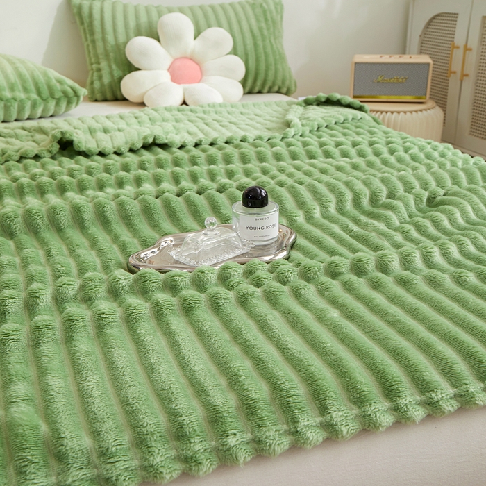 91家纺网 家纺一手货源 找家纺 楼兰公主毛毯专供 2025新款大抽条+羊羔绒绒毯盖毯毯子 单层大抽条绒毯-果绿