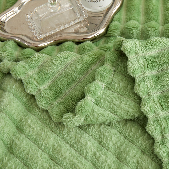 91家纺网 家纺一手货源 找家纺 楼兰公主毛毯专供 2025新款大抽条+羊羔绒绒毯盖毯毯子 单层大抽条绒毯-果绿