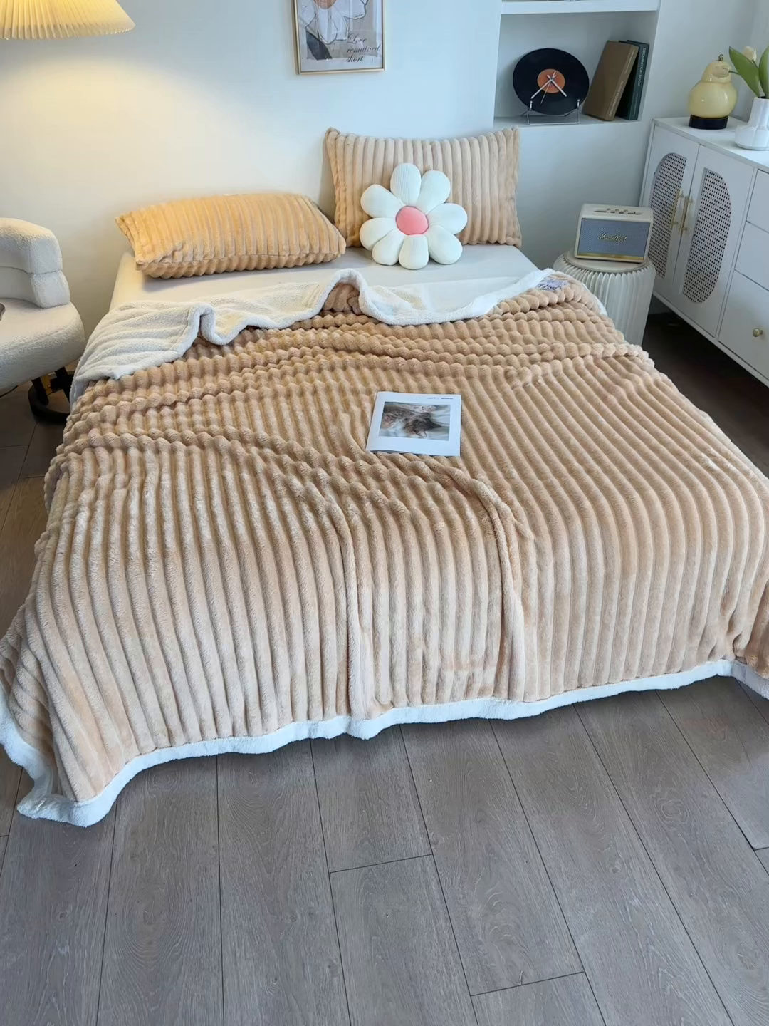 91家纺网 家纺一手货源 找家纺 楼兰公主毛毯专供 2025新款大抽条+羊羔绒绒毯盖毯毯子 双层大抽条+羊羔绒绒毯-卡其
