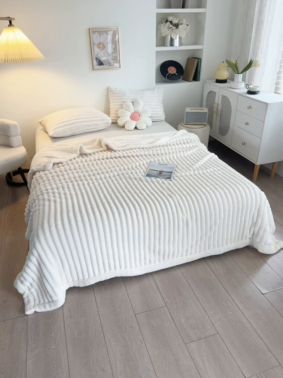 91家纺网 家纺一手货源 找家纺 楼兰公主毛毯专供 2025新款大抽条+羊羔绒绒毯盖毯毯子 双层大抽条+羊羔绒绒毯-雪白