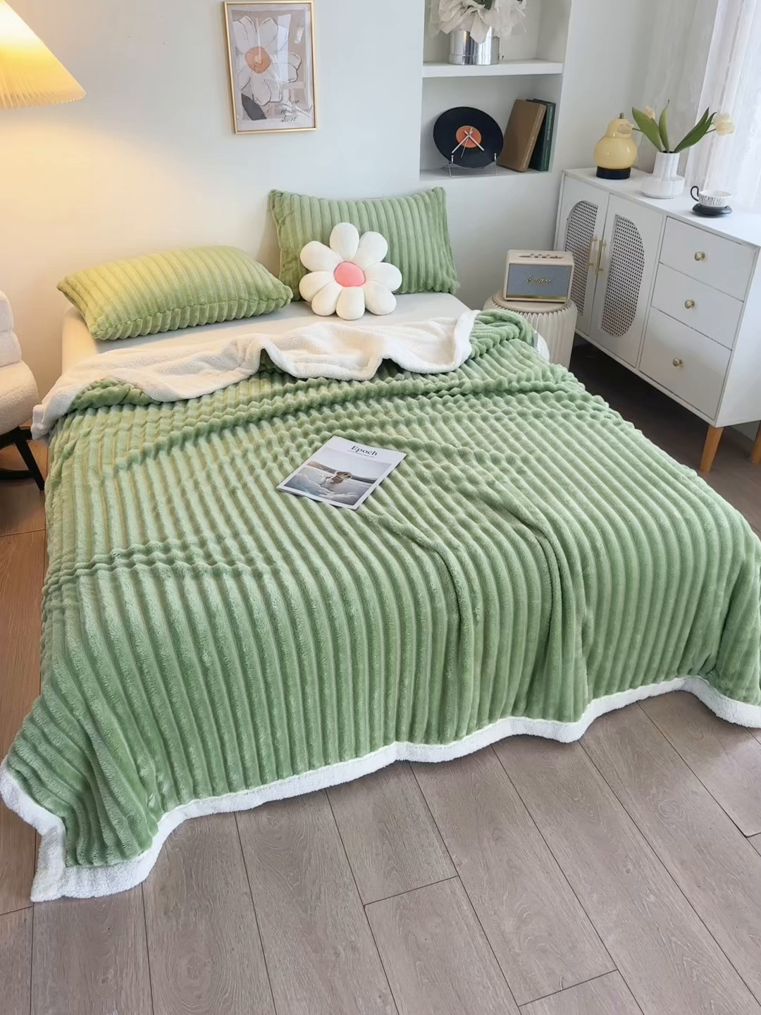 91家纺网 家纺一手货源 找家纺 楼兰公主毛毯专供 2025新款大抽条+羊羔绒绒毯盖毯毯子 双层大抽条+羊羔绒绒毯-果绿