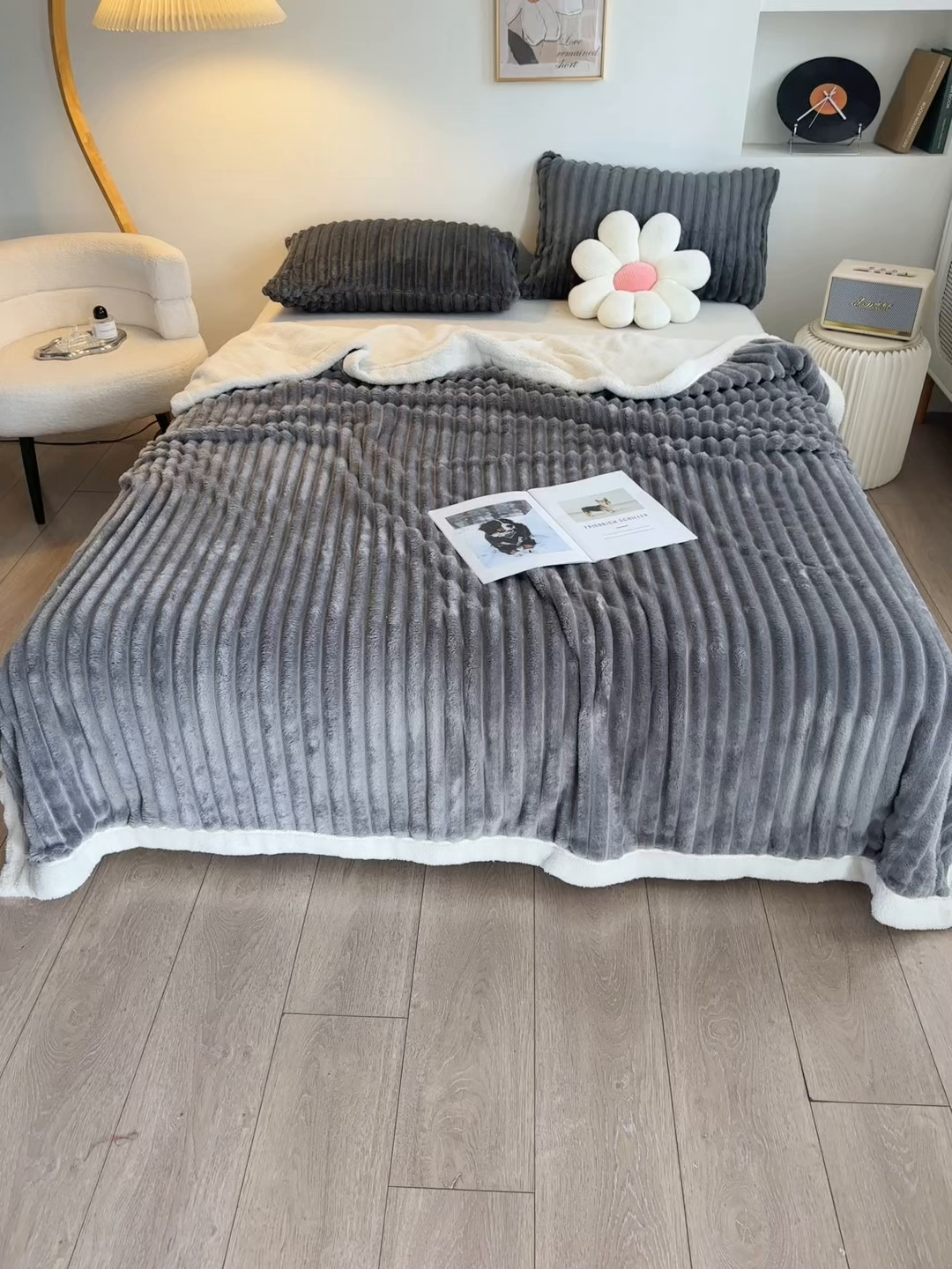 91家纺网 家纺一手货源 找家纺 楼兰公主毛毯专供 2025新款大抽条+羊羔绒绒毯盖毯毯子 双层大抽条+羊羔绒绒毯-浅灰