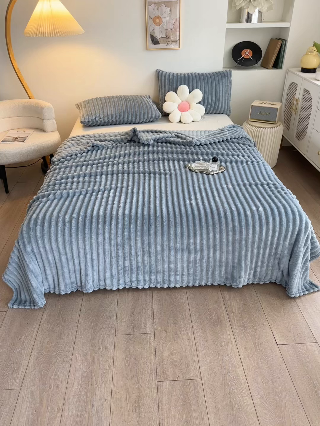 91家纺网 家纺一手货源 找家纺 楼兰公主毛毯专供 2025新款大抽条+羊羔绒绒毯盖毯毯子 单层大抽条绒毯-蓝灰