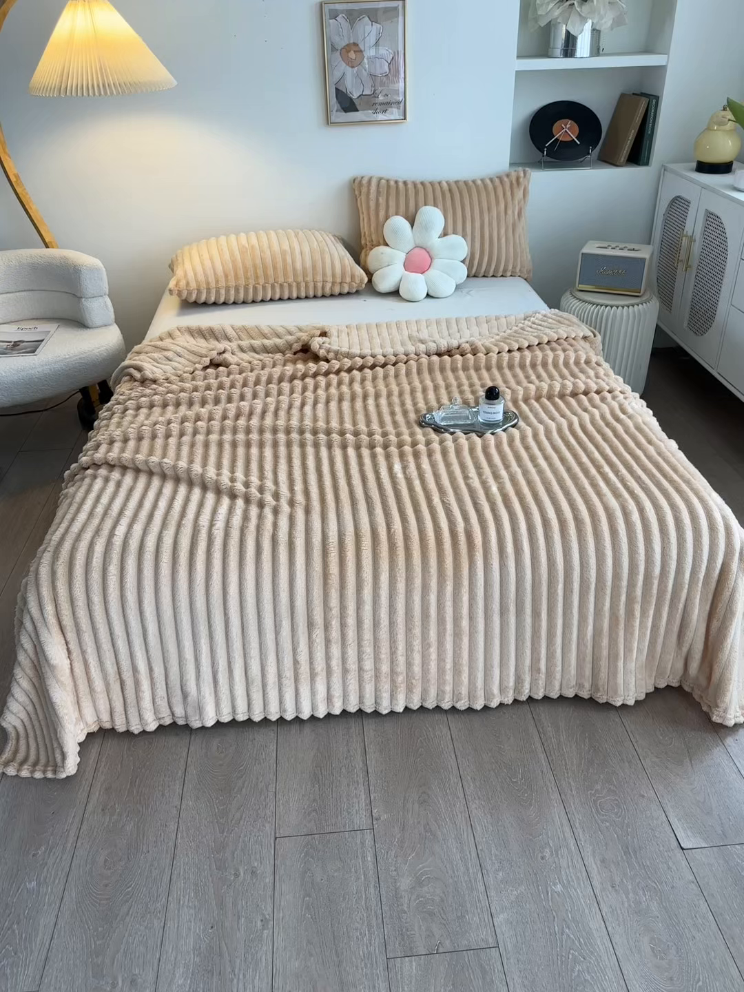 91家纺网 家纺一手货源 找家纺 楼兰公主毛毯专供 2025新款大抽条+羊羔绒绒毯盖毯毯子 单层大抽条绒毯-卡其