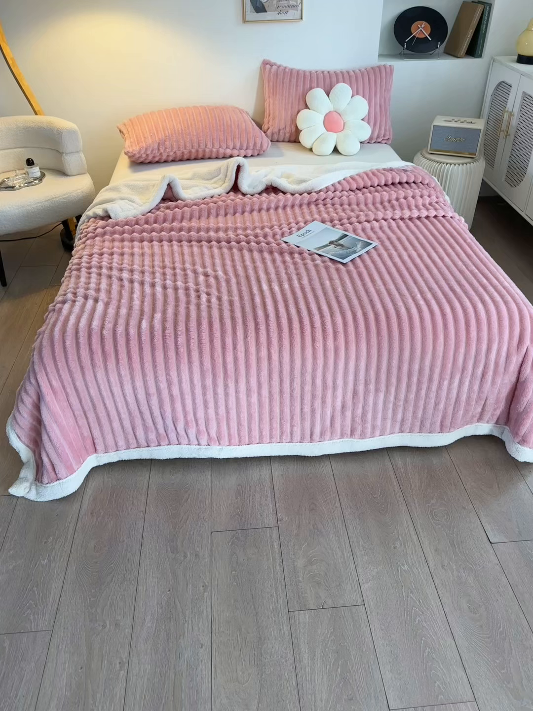 91家纺网 家纺一手货源 找家纺 楼兰公主毛毯专供 2025新款大抽条+羊羔绒绒毯盖毯毯子 双层大抽条+羊羔绒绒毯-豆粉