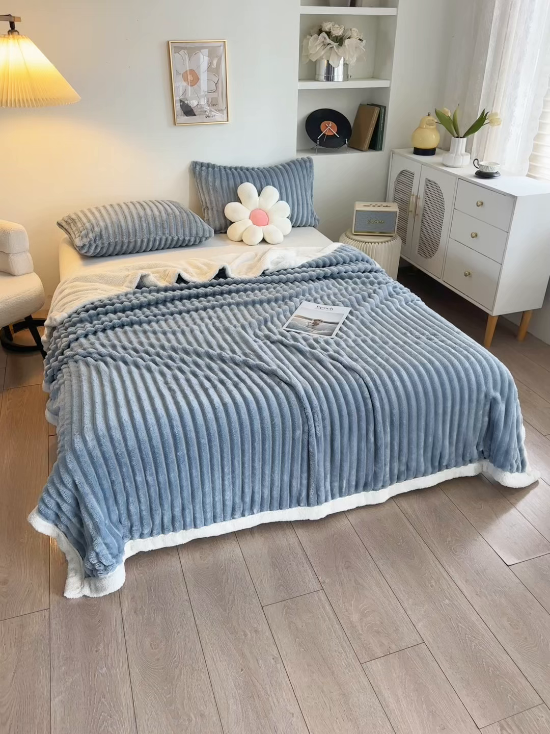 91家纺网 家纺一手货源 找家纺 楼兰公主毛毯专供 2025新款大抽条+羊羔绒绒毯盖毯毯子 双层大抽条+羊羔绒绒毯-蓝灰