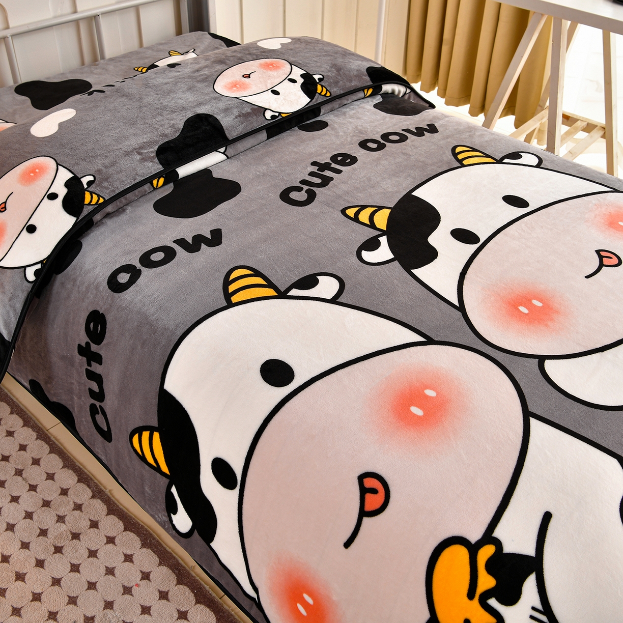 91家纺网 家纺一手货源 找家纺 硕喜 2025新款学生宿舍床系列牛奶绒学生三件套 奶牛