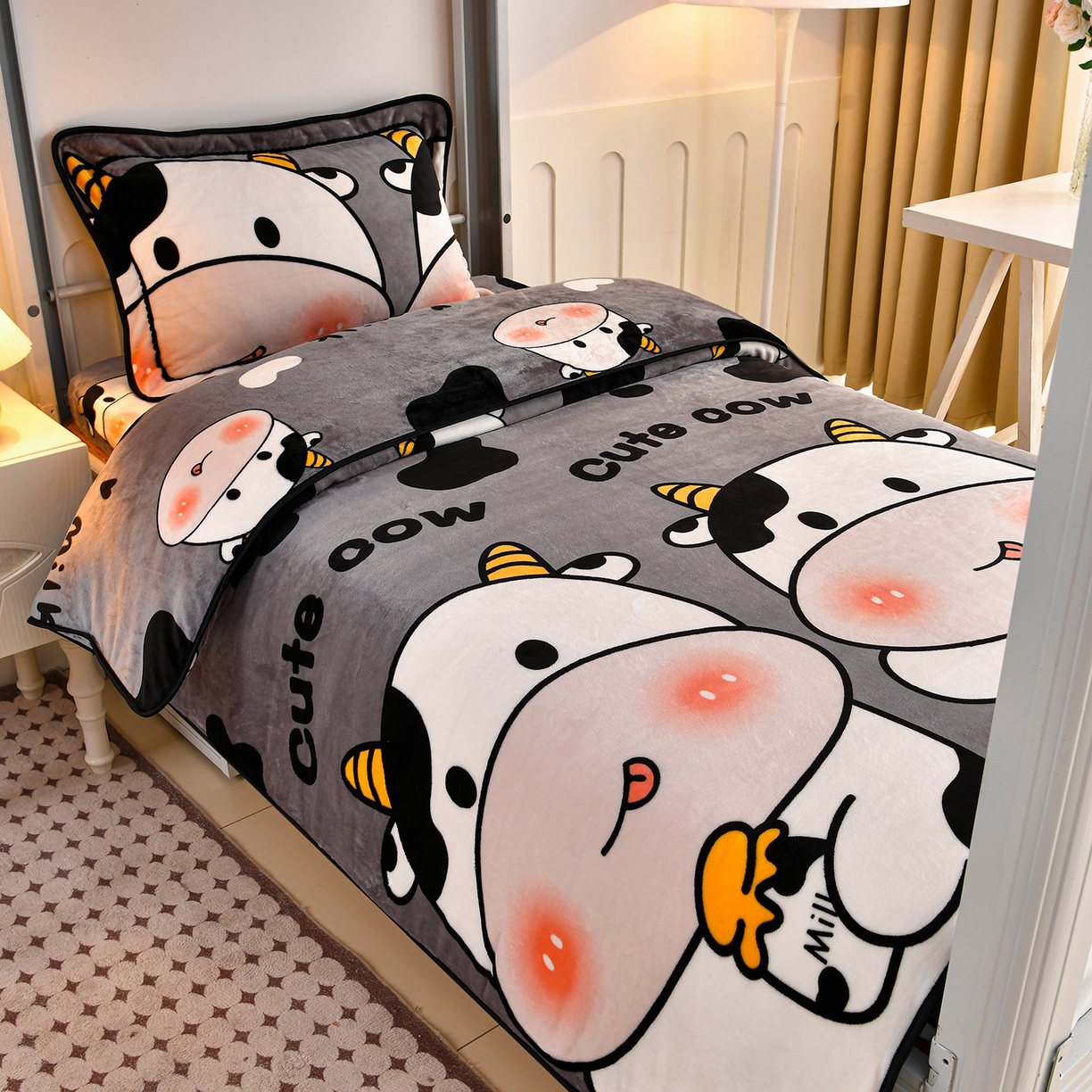 91家纺网 家纺一手货源 找家纺 硕喜 2025新款学生宿舍床系列牛奶绒学生三件套 奶牛