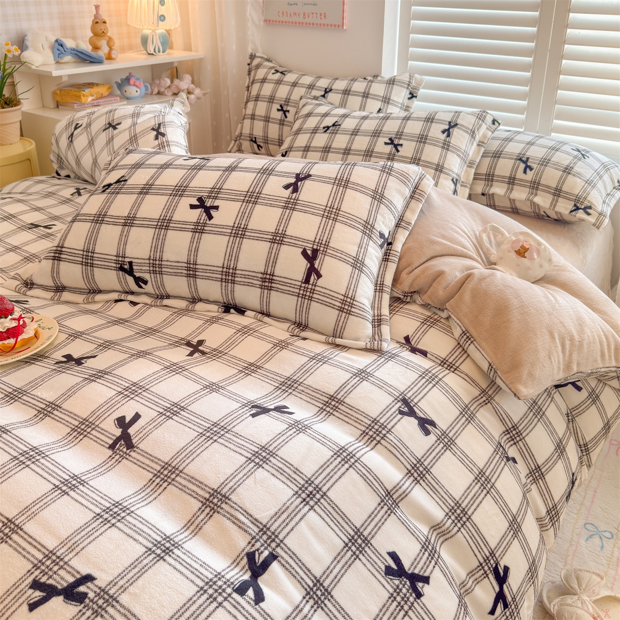 91家纺网 家纺一手货源 找家纺 名兮家居 2025秋冬新款加厚高克重牛奶绒单被套 格子蝴蝶结