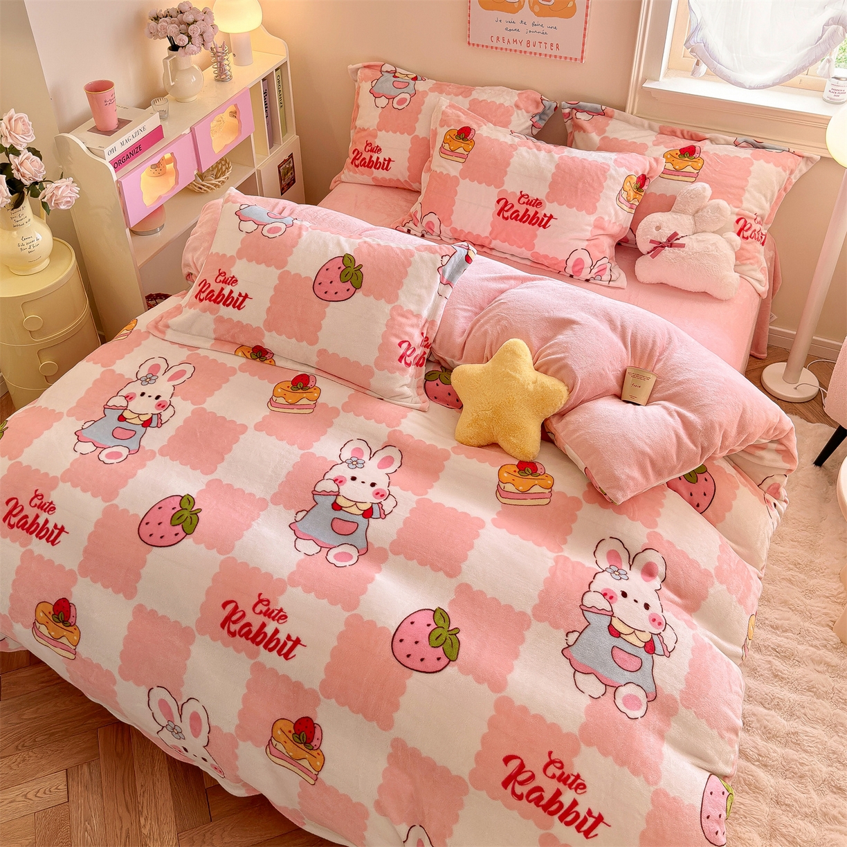 91家纺网 家纺一手货源 找家纺 名兮家居 2025秋冬新款加厚高克重牛奶绒单被套 格子兔