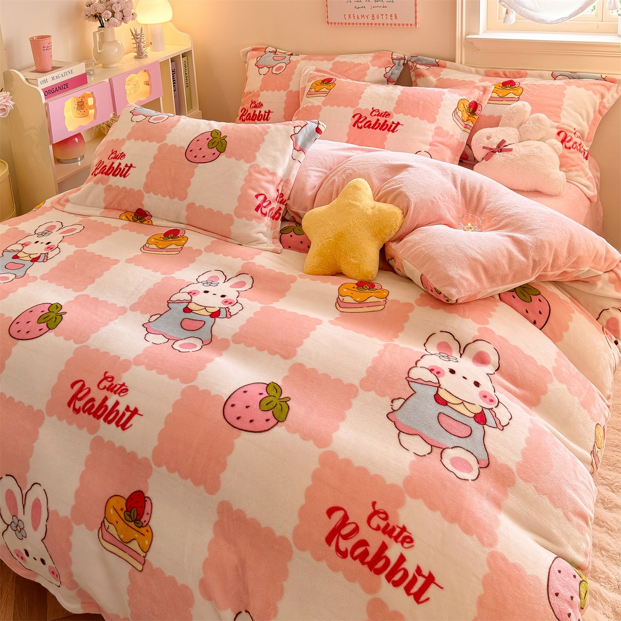 91家纺网 家纺一手货源 找家纺 名兮家居 2025秋冬新款加厚高克重牛奶绒单被套 格子兔