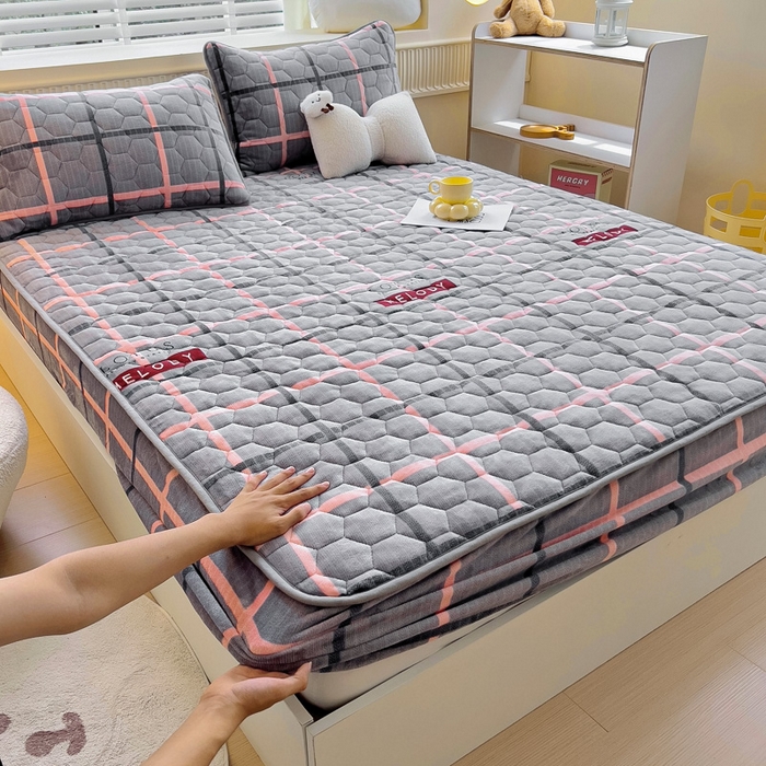 91家纺网 家纺一手货源 找家纺 （总）情煊家纺 2025新款保暖牛奶绒夹棉床笠-床笠款